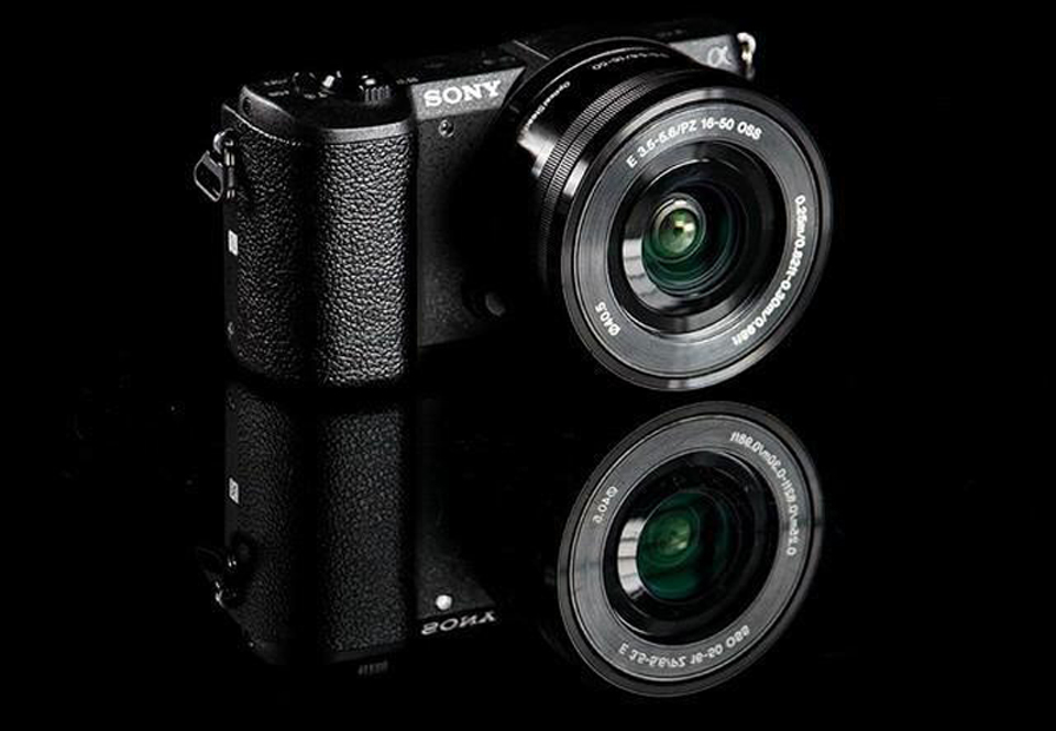 YI M1 Mirrorless Digital Camerа и Sony A5100
